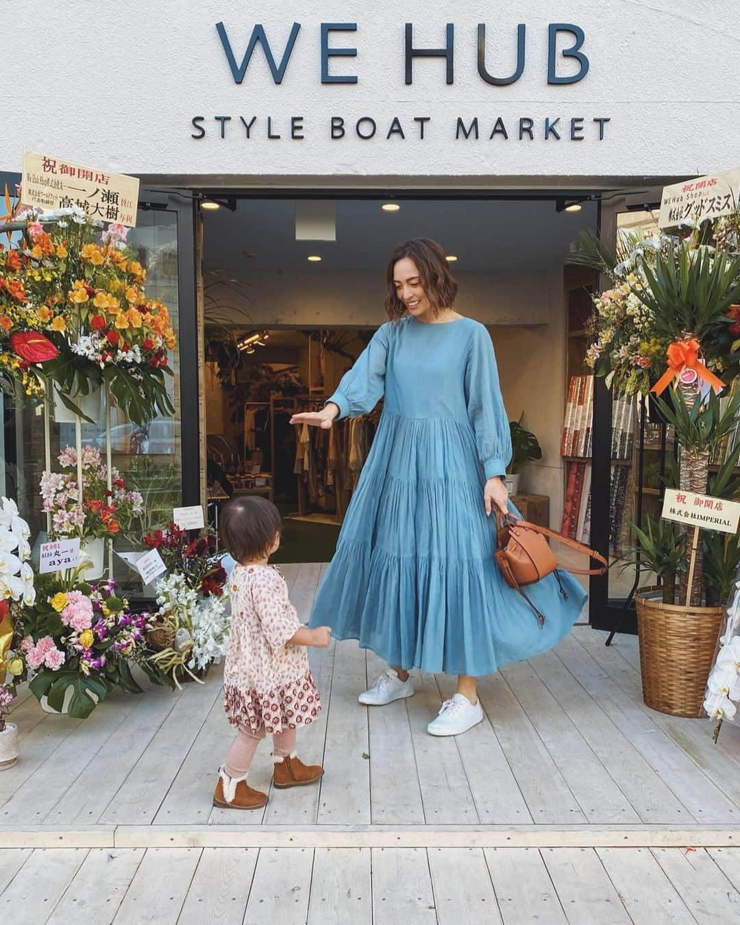 里見茜さんのインスタグラム写真 - (里見茜Instagram)「@styleboatmarket の路面店が千駄ヶ谷にopenしました✨ 遂にお店までー🥺🌸 なんだかSBMができたぐらいの頃からコラボさせてもらってるからか 凄く嬉しいです。 おめでとうございます！！✨ そして今日17時から styleboatmarket さんのアカウントにて、インスタライブをさせていただきますので是非見に来てください💗  #open#yoga#styleboatmarket #新作コラボ#コラボ#ヨガウェア」3月25日 16時54分 - satomiakane