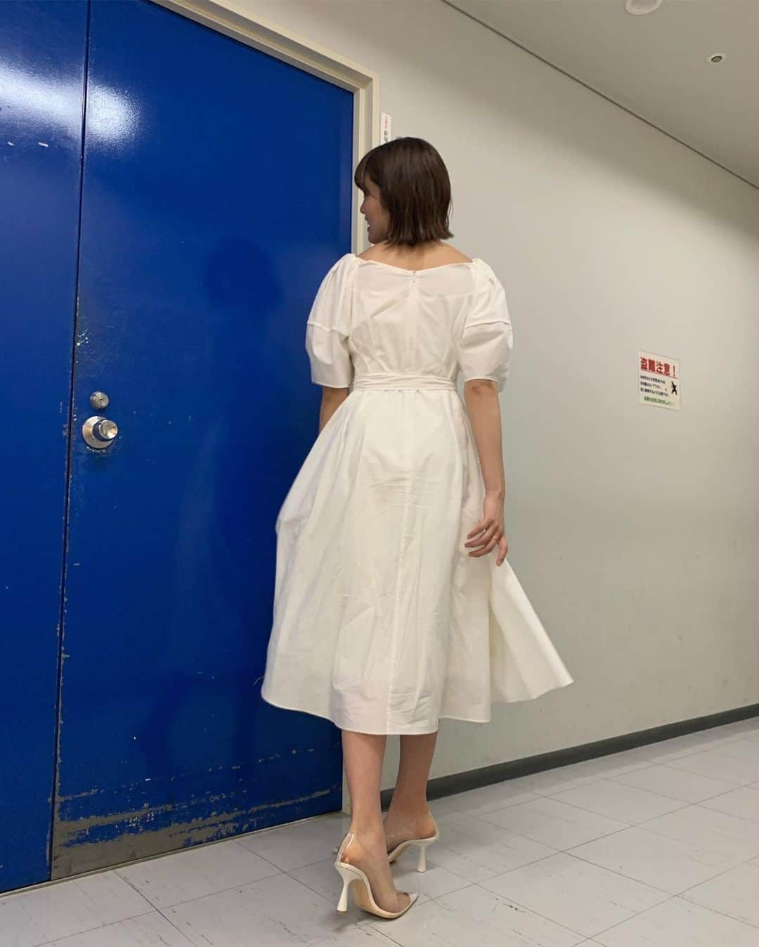 王林さんのインスタグラム写真 - (王林Instagram)「❤︎ 昨日の「人を見た目で判断するな！」の衣装はこちら🥰 @royalparty_official  の白ワンピースでした🧚🏻‍♂️ これでお外に出かけられる季節もすぐそこですね💗 . . #フジテレビ #人を見た目で判断するな #王林衣装 #ロイヤルパーティー #royalparty #白ワンピース #王林」3月25日 16時54分 - ourin_ringoooo