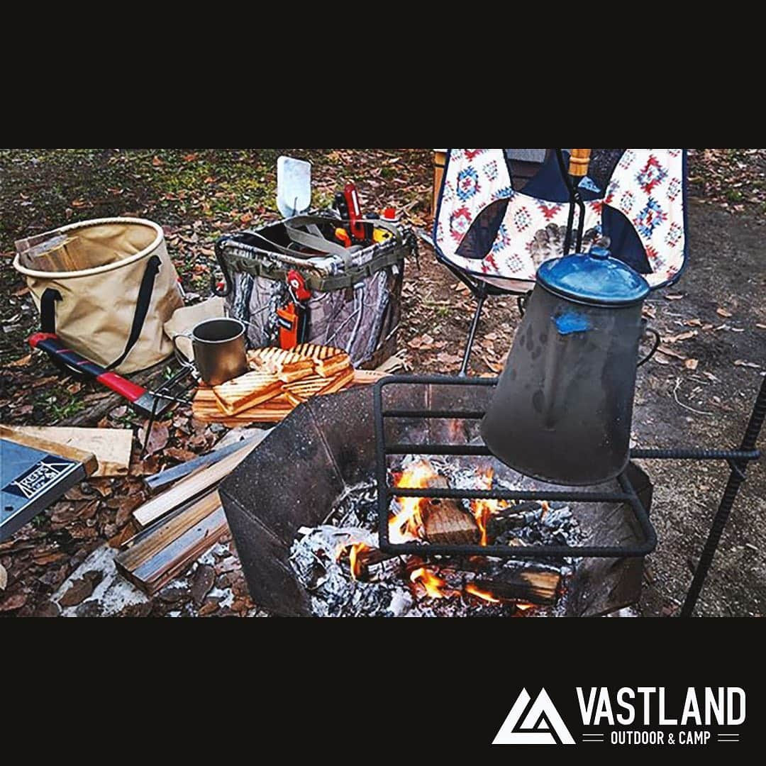 VASTLANDさんのインスタグラム写真 - (VASTLANDInstagram)「【VASTLAND×REPOST】 . .. ローチェアでのんびり囲む焚き火⛺️ . いい時間ですね〜💭 . .. Photo by  @papazzi 様 投稿ありがとうございます！ . .. VASTLAND公式アカウントでのリポスト希望の方は【#VASTLANDリポート】を付けてVASTLAND製品をご投稿ください！ . .. ・掲載ギア・ #オクタゴンロ . .. ▲▽掲載ギアはプロフィールのリンク（ @vastland.jp )もしくは、画像をタップしてチェック！▽▲ . .. ※コメントやDMに返信できない場合がございますので、製品やサポートに関するお問い合わせは、弊社問い合わせフォームからよろしくお願いします。 . .. #VASTLAND #ヴァストランド #焚き火 #焚き火台 #キャンプファイア #キャンプファイアー #キャンプ #秋キャンプ #夏キャンプ #camp #camping #キャンプギア #キャンプ道具 #キャンプ用品 #ソロキャンプ #デイキャンプ #ファミリーキャンプ #ファミキャン #グルキャン #ソロキャン #オートキャンプ #キャンパー #アウトドア #アウトドア用品 #アウトドアギア #キャンプ料理 #キャンプ飯」3月25日 17時05分 - vastland.jp