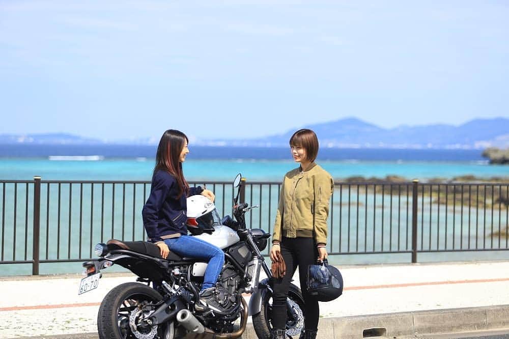 ヤマハ バイクさんのインスタグラム写真 - (ヤマハ バイクInstagram)「女子旅タンデムツーリングin沖縄🌺﻿ ドライブ旅もいいけど、沖縄の潮風をめいっぱい感じられるバイク旅もいいよね🌊✨﻿ ﻿ -----------------------------﻿ Models:﻿ ときひろみ（@toki_hiromi ）﻿ あさとなおみ（@asato_naomi98 ）﻿ -----------------------------﻿ ﻿ このたび「ヤマハバイクレンタル」に、2020年4月1日から、全国37店舗目となる沖縄県那覇市「YSP那覇曙」が加わります！﻿ 日本を代表する観光エリアの沖縄。青い海や空が織りなす絶景や沖縄の風を感じながら、バイクツーリングで沖縄観光をお楽しみいただけます！﻿ ﻿ ヤマハ発動機公式YouTubeチャンネルでは、ときひろみさん&あさとなおみさんがXSR700に跨り沖縄を余すことなく満喫する、ヤマハバイクレンタルのプロモーションムービーが公開されています！とっても楽しそうで沖縄気分を感じられるハッピーな動画、ぜひご覧ください✨﻿ ﻿ #YAMAHAが美しい #XSR700 #yamahaxsr700 #YAMAHA #neoretro #ネオレトロ #バイクのある風景 #バイクのある生活 #沖縄ツーリング #ヤマハバイクレンタル #ysp那覇曙 #ときひろみ #あさとなおみ #instamoto #motorcyclephotography #motolifestyle #motorcycle #motolife #instamotocycle #bikerlife #bikestagram #okinawa」3月25日 17時17分 - yamaha_bike