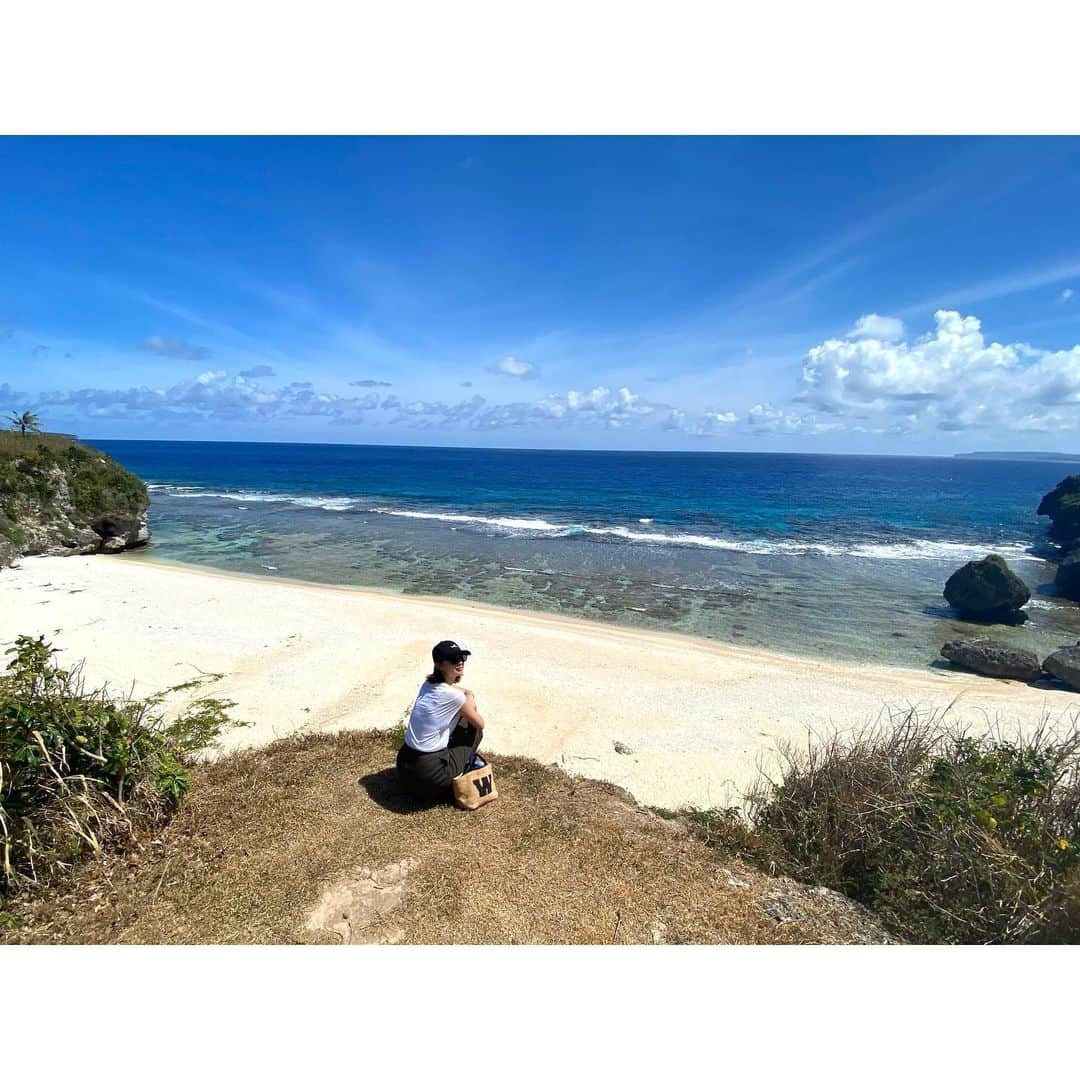 渡辺知夏子さんのインスタグラム写真 - (渡辺知夏子Instagram)「海が好きすぎるーーー💙 . . ちょっと前にスキューバしに行って来ました🏝  好き過ぎて毎日潜れます🐬↓ @chikako_blue . 観光業は大変で春休みのお客さんも全く居ない状況。。。 . 今は大変だけど、今後ダラダラとコロナに悩まされるよりは、きちんと対策して断ち切って欲しい。。。 速報で感染者どんどん増えて先が思いやられますが... . 周りの方々、そして先々を考えた行動をとるようにしていきましょう！ 前例の無いことなので、慎重にお願いします🙏 . . 早く気にせず自由に動きたい🥺✨早く明るい未来を取り戻すために🙏✨ . 私も楽しみにしていた仕事が延期になったり大変です。 友達や知り合いの事も心配です😭 まさかこんな時代が来るとは。。。 . . . しかし、どんなに頑張ってもちょっと日焼けしちゃったので美白と美肌を頑張る日々に突入だ！！！😤✨✨ . #渡航禁止 #コロナ対策  #tokyo2020 #平和を願って #海が好きな人と繋がりたい #日焼けしたくない  #美肌頑張ります」3月25日 17時25分 - chikako_724