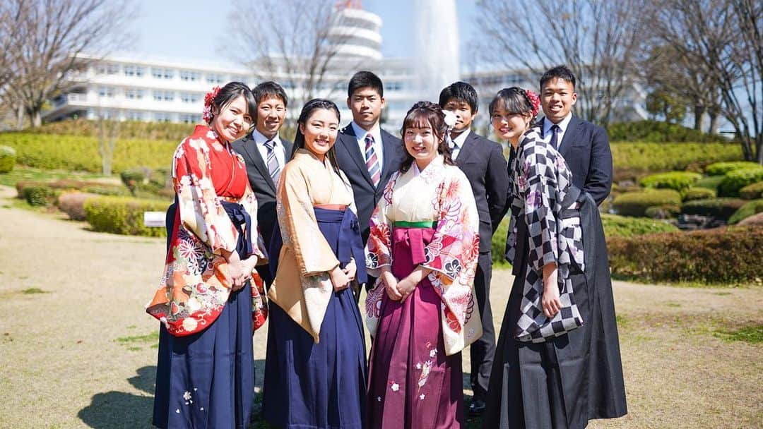 東海大学（公式）さんのインスタグラム写真 - (東海大学（公式）Instagram)「皆さんご卒業おめでとうございます🎊 4年間の学生生活はいかがでしたか❓ 今日は皆さんの素敵な笑顔がキャンパスいっぱいに広がってました😻✨ これからの活躍を期待しております💕 #東海大学#卒業#2019年度」3月25日 17時28分 - tokai_univ_