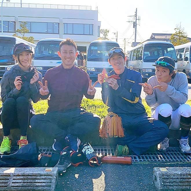 椿梨央のインスタグラム：「今日は元北海道日本ハムファイターズ 阪神タイガースで 活躍され、今は阪神タイガースの アカデミーコーチをしている 今成亮太さんと野球をしてきました^^ . . . . また是非⚾️ . . . #野球 #女子野球 #野球女子 #プロ野球 #草野球 #北海道日本ハムファイターズ #阪神タイガース #草野球 #天晴 #今成亮太 さん　#守備猿ジュン #田上健一 #椿梨央  @ryotaimanari @tagami61 @defencemonkey.appare」