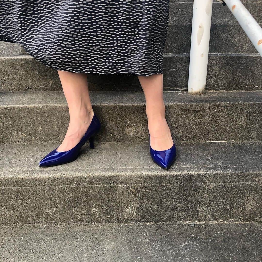 井桁弘恵さんのインスタグラム写真 - (井桁弘恵Instagram)「ㅤㅤㅤㅤㅤㅤㅤㅤㅤㅤㅤㅤㅤ ワコールのサクセスウォークの 春新発売のパープルのパンプスを履いてみました！ 春らしくシフォンワンピースと👗 ㅤㅤㅤㅤㅤㅤㅤㅤㅤㅤㅤㅤㅤ 自分の足にフィットしているから ヒールの高さはあるけど歩きやすいんです！ パープルも映えてコーデのワンポイントになりました❤︎ ㅤㅤㅤㅤㅤㅤㅤㅤㅤㅤㅤㅤㅤ #ワコールの靴　 #サクセスウォーク　 #PR」3月25日 17時42分 - igetahiroe23
