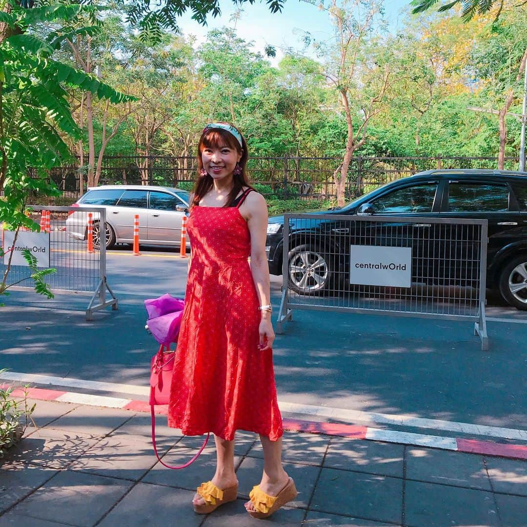 DJ MIYAさんのインスタグラム写真 - (DJ MIYAInstagram)「こんばんはぁぁ❤️Bangkok旅行記・Mar.2020 trip.の続きでーきゅ💗  今月行ったきた旅の写真でーす❤️ .  バンコクの街の人が撮ってくれた写真特集💗 . 1枚目は、高校の目の前ハート♥️ . .  #バンコク　#タイ  #タイ女子旅　#タビジョ　#Bangkoktrip #トラベラー　#バンコク旅 #タイ旅行　#東南アジア旅　#旅インスタグラマー　#ひとり旅女子 #旅ブロガー　#タイ旅行記　#インスタグラマー　#バンコクホテル #旅インフルエンサー #バンコクグルメ　#バンコク旅行　#今日のコーデ　#今日のファッション #バンコク街 #旅好き女子 #タイとわたし  #マイトリップMIYA」3月25日 17時46分 - dj_miya