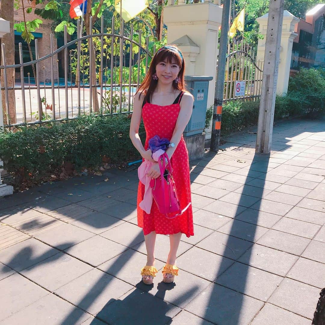 DJ MIYAさんのインスタグラム写真 - (DJ MIYAInstagram)「こんばんはぁぁ❤️Bangkok旅行記・Mar.2020 trip.の続きでーきゅ💗  今月行ったきた旅の写真でーす❤️ .  バンコクの街の人が撮ってくれた写真特集💗 . 1枚目は、高校の目の前ハート♥️ . .  #バンコク　#タイ  #タイ女子旅　#タビジョ　#Bangkoktrip #トラベラー　#バンコク旅 #タイ旅行　#東南アジア旅　#旅インスタグラマー　#ひとり旅女子 #旅ブロガー　#タイ旅行記　#インスタグラマー　#バンコクホテル #旅インフルエンサー #バンコクグルメ　#バンコク旅行　#今日のコーデ　#今日のファッション #バンコク街 #旅好き女子 #タイとわたし  #マイトリップMIYA」3月25日 17時46分 - dj_miya