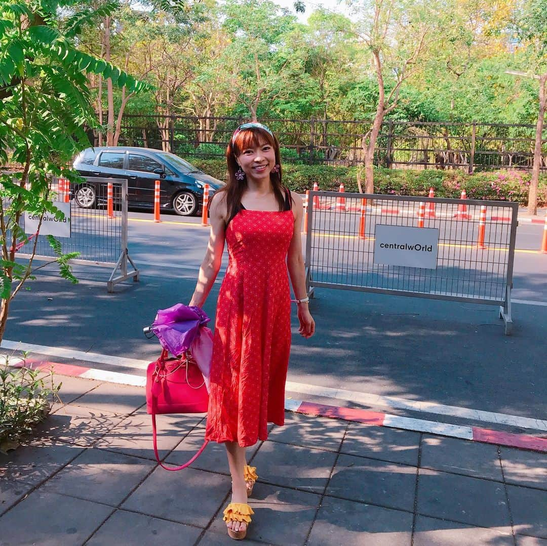 DJ MIYAさんのインスタグラム写真 - (DJ MIYAInstagram)「こんばんはぁぁ❤️Bangkok旅行記・Mar.2020 trip.の続きでーきゅ💗  今月行ったきた旅の写真でーす❤️ .  バンコクの街の人が撮ってくれた写真特集💗 . 1枚目は、高校の目の前ハート♥️ . .  #バンコク　#タイ  #タイ女子旅　#タビジョ　#Bangkoktrip #トラベラー　#バンコク旅 #タイ旅行　#東南アジア旅　#旅インスタグラマー　#ひとり旅女子 #旅ブロガー　#タイ旅行記　#インスタグラマー　#バンコクホテル #旅インフルエンサー #バンコクグルメ　#バンコク旅行　#今日のコーデ　#今日のファッション #バンコク街 #旅好き女子 #タイとわたし  #マイトリップMIYA」3月25日 17時46分 - dj_miya