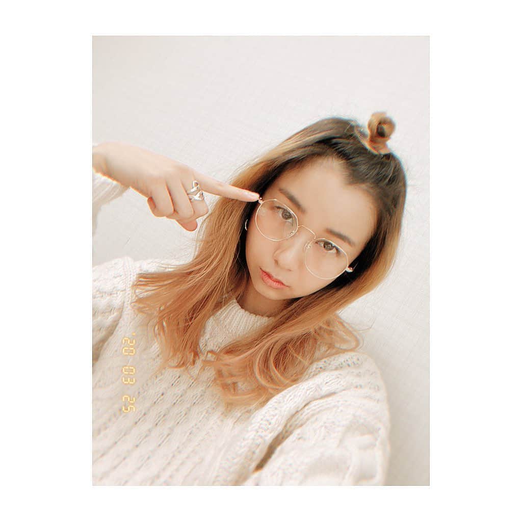 のインスタグラム：「get！👓👓👓 30代になってからの方が、自分のスタイル、自分に似合うもの、好きだと思うもの、よく考えるようになったからか、おしゃれが楽しい。チャレンジして失敗もぜんぜんあり✌︎ ・ ・ ・ #fashion #hair #accessory #eyewear #おだんご #でこ  #30代 #30代ファッション #昭和生まれ」
