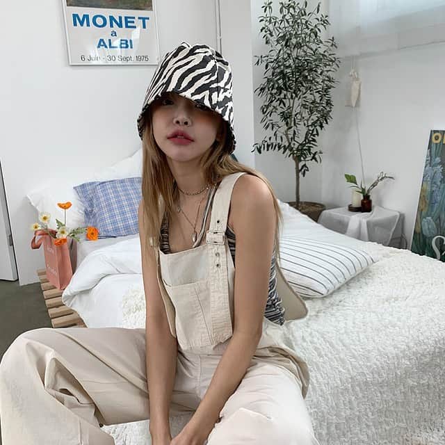 Official STYLENANDAさんのインスタグラム写真 - (Official STYLENANDAInstagram)「Hip&casual mood styling❤️ #stylenanda #newarrivals」3月25日 18時00分 - houseof3ce