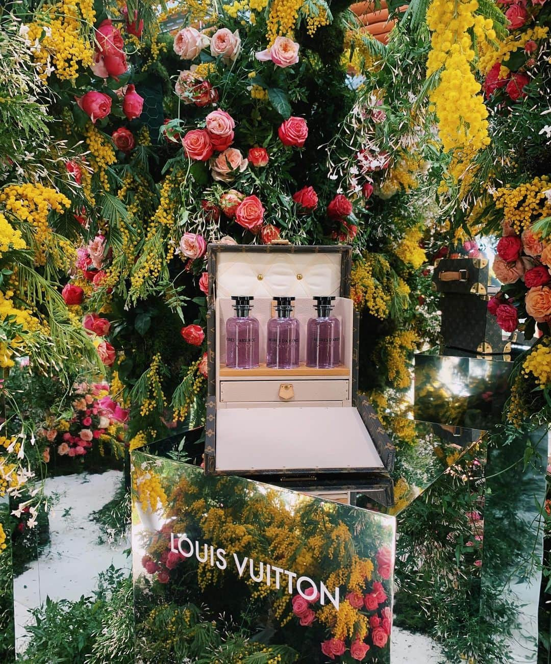 AMIさんのインスタグラム写真 - (AMIInstagram)「@louisvuitton  フローラル💐💐 #louisvuitton  #fragrance」3月25日 18時19分 - amixxamiaya