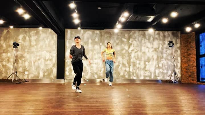 BoAのインスタグラム：「몸을 너~~~~~~무 안썼어 👻 그래 다시 난 댄머로 돌아갈테닷!! #tapahathedancespace 에서 미친듯이 #rian 과 함께 ;) 훗! 한달만 기다려~~ 댄머로 돌아올테닷! (아... 몸뚱아리야 좀 더 느낌좀... 😭)feat @mihawkback」