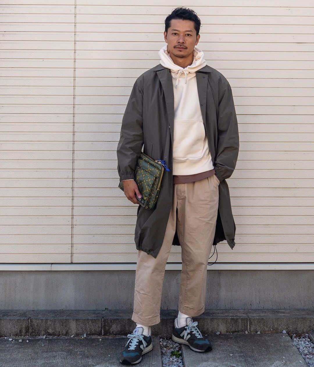 高田朋佳のインスタグラム：「“casual day...” ———————————————————————— #backtojapan  #camoshita #aries #ariesxporter #newbalance #pirglimsurfsupply #newcolonialstyle #jetset #singapore #luxuryresort #colonyclothing #singaporelife #singaporestyle  #lifestyle #fashion #mensfashion #streetstyle #mensstreetfashion」