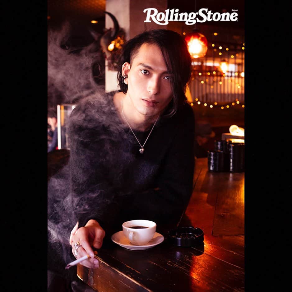 鈴木重伸のインスタグラム：「本日発売の「Rolling Stone Japan vol.10」『Coffee and Cigarettes』のコーナーにて取材して頂きました。  煙草を吸いながらの落ち着いた雰囲気でのインタビューでしたので、素直にさらけ出しております。 興味持たれた方はぜひ。  https://rollingstonejapan.com/articles/detail/33455」