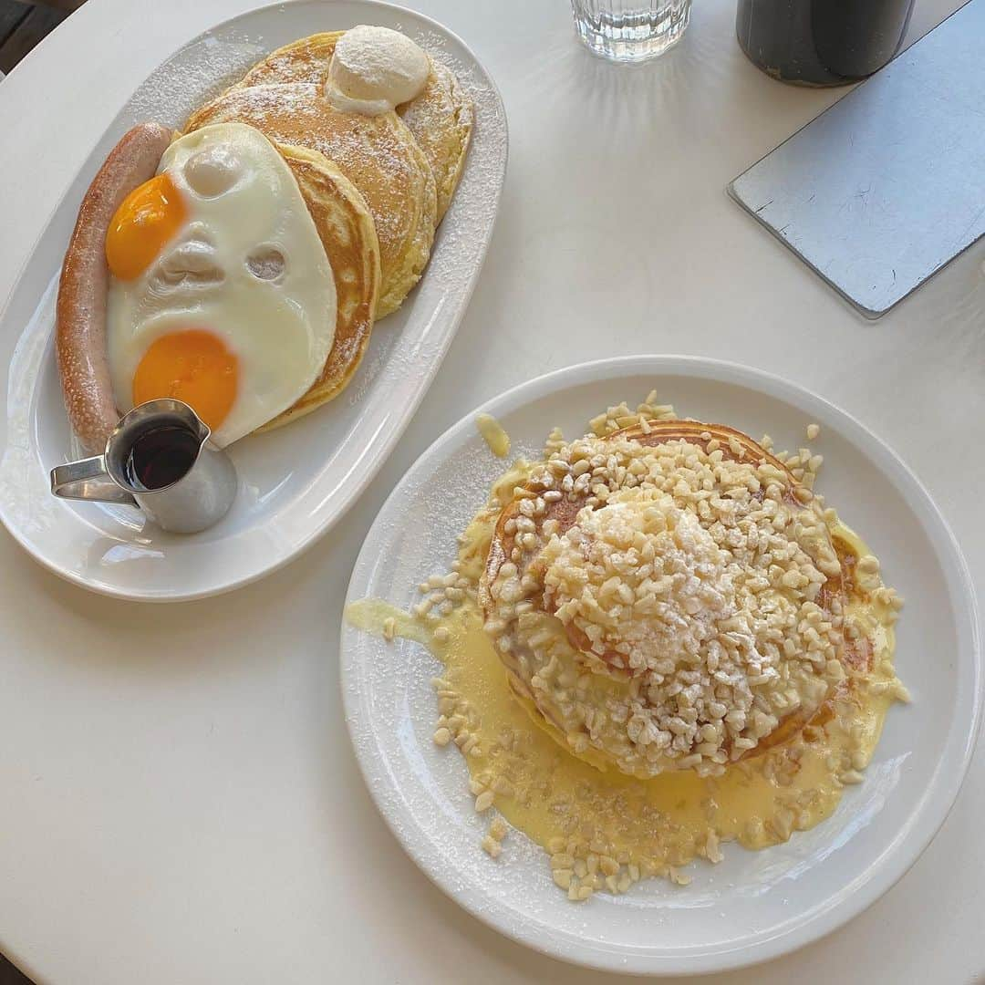 華山志歩のインスタグラム：「﻿ いつだかに早起きして食べたお洒落な朝ごはん〜！﻿ ﻿ 私は朝からガッツリ甘いものを﻿ 食べれるタイプです😉❤️﻿ ﻿ みんなは朝から甘いものはアリですか〜？？？」