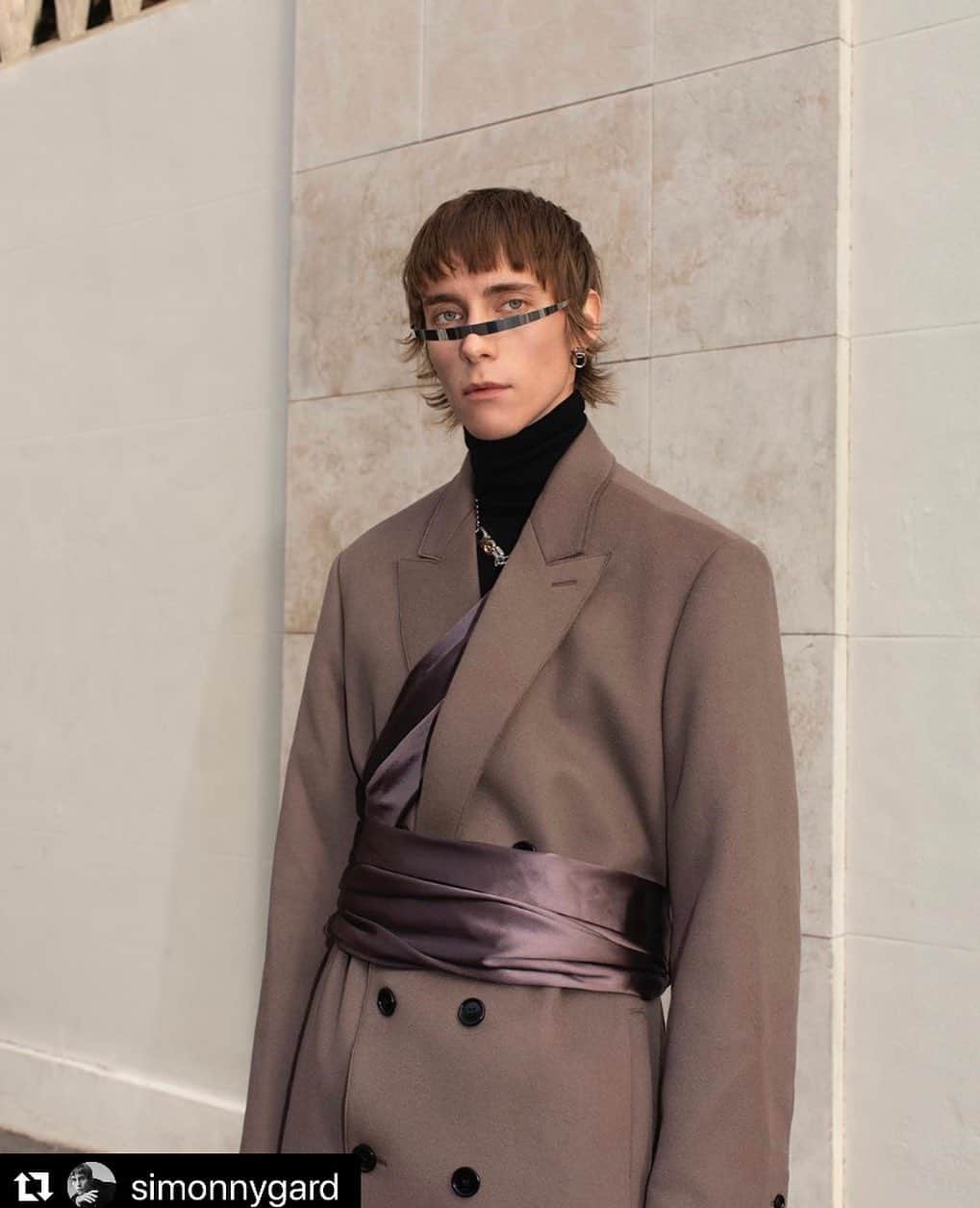 のインスタグラム：「@simonnygard wearing facial jewelry “STUDIO11”. #MYKITA #facialjewelry  #simonnygard」