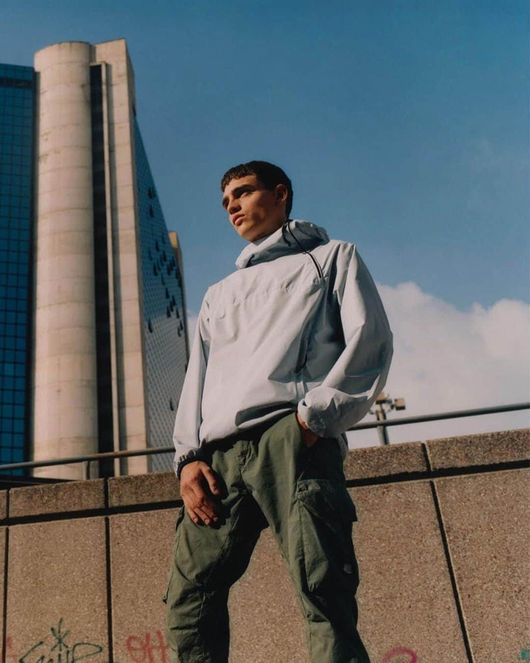 HYPEBEASTさんのインスタグラム写真 - (HYPEBEASTInstagram)「@hypebeaststyle: @cp_company_official has returned with a vibrant Spring/Summer 2020 collection. Continuing to showcase the Massimo Osti label’s garment dyeing DNA, a slew of new takes on staple Goggle Jackets and hoodies are showcased. Head to the link in our bio to view more from the range. It’s all currently available via the brand’s webstore. ⁠⠀ Photo: C.P. Company」3月25日 19時26分 - hypebeast