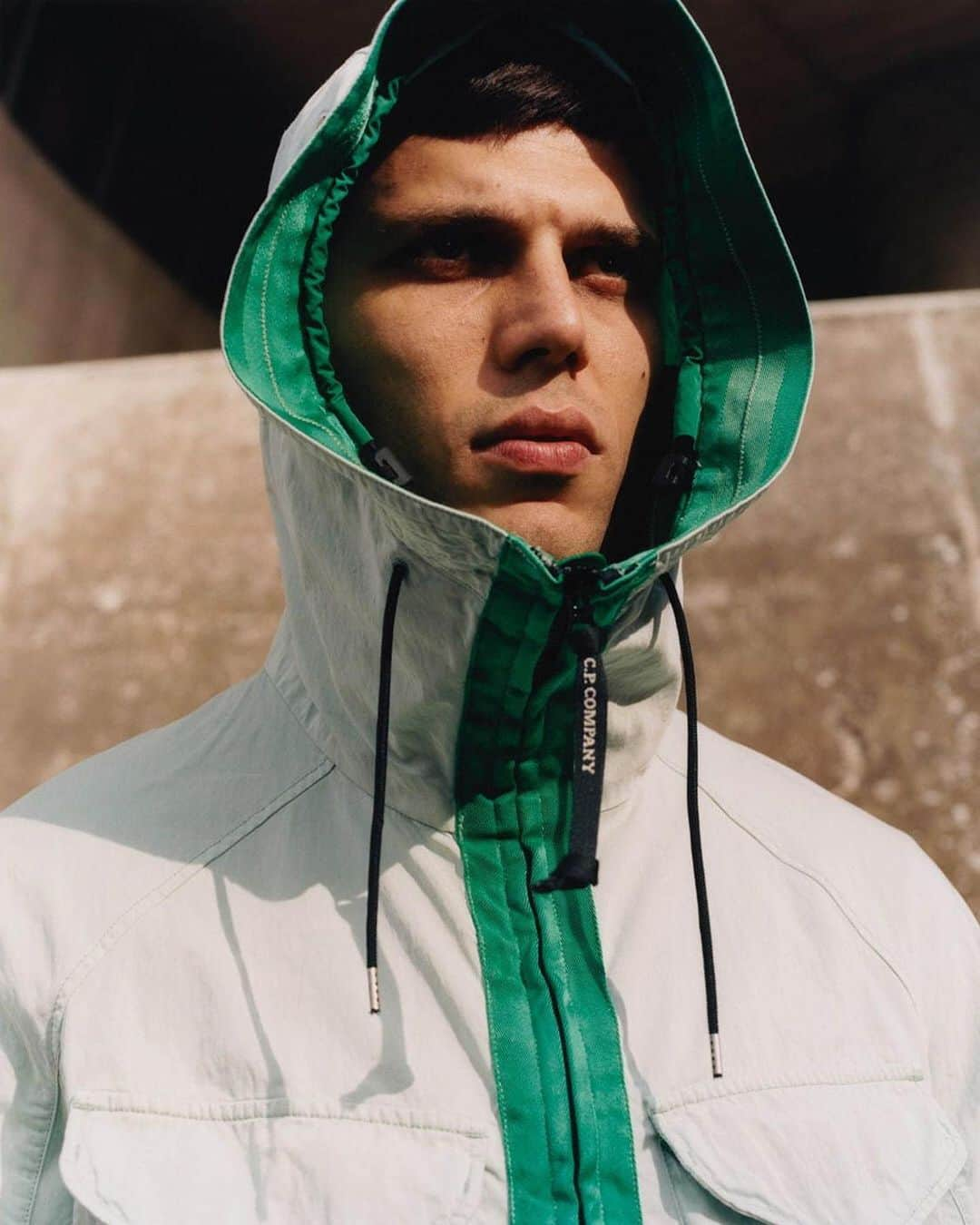 HYPEBEASTさんのインスタグラム写真 - (HYPEBEASTInstagram)「@hypebeaststyle: @cp_company_official has returned with a vibrant Spring/Summer 2020 collection. Continuing to showcase the Massimo Osti label’s garment dyeing DNA, a slew of new takes on staple Goggle Jackets and hoodies are showcased. Head to the link in our bio to view more from the range. It’s all currently available via the brand’s webstore. ⁠⠀ Photo: C.P. Company」3月25日 19時26分 - hypebeast