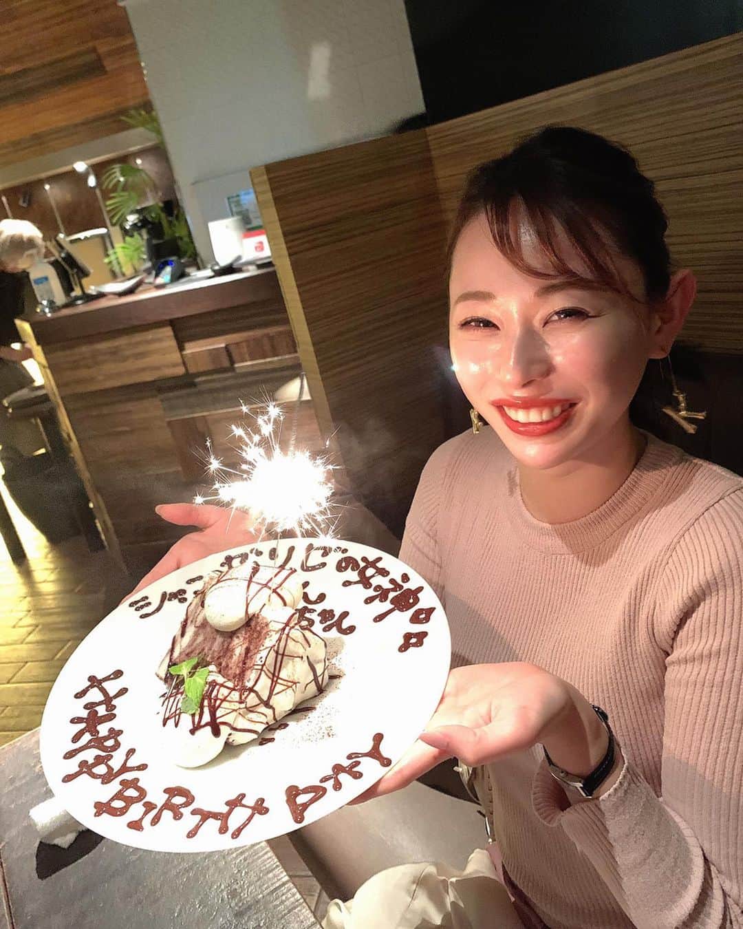 karen okajimaさんのインスタグラム写真 - (karen okajimaInstagram)「ㅤㅤㅤ  ㅤㅤㅤ この間またお祝いしてもらった〜☺️💓 今年もありがとうございます🥰 シャンゼリゼの女神笑った（笑） 周りの方に恵まれてるな〜ていつも思う💓 関わってくれる方皆様が大好き🥰❤️ ㅤㅤㅤ  ㅤㅤㅤ  ㅤㅤㅤ  #誕生日 #HAPPYBIRTHDAY #29歳 #岡島かれん」3月25日 19時26分 - karenokajima0318