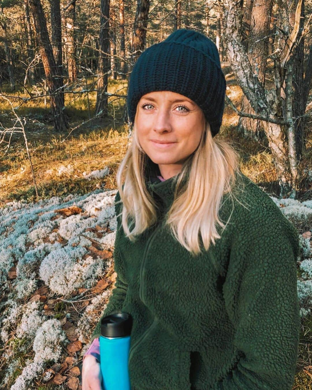 マチルダ・セーデルルンドさんのインスタグラム写真 - (マチルダ・セーデルルンドInstagram)「Fika and a long walk in the forest with @callerstrom the other day. Some calmness 🌲 in these crazy and uncertain times 🤍」3月26日 4時52分 - matilda_soderlund