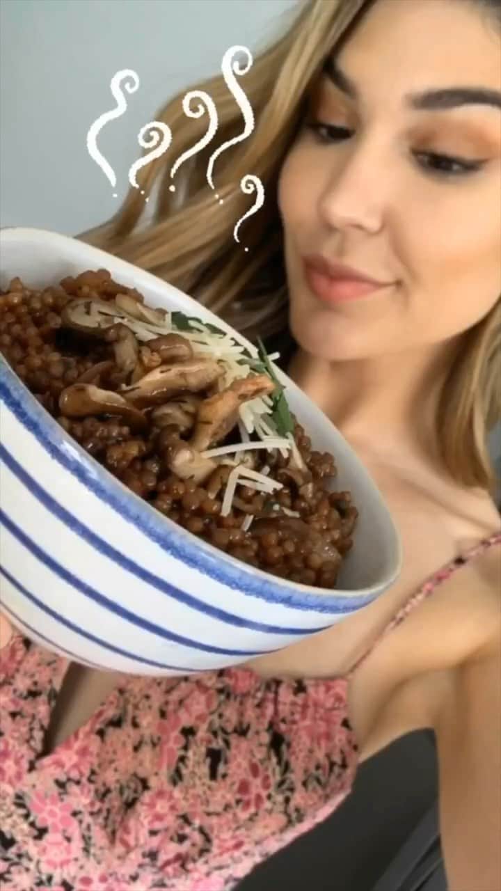 キャシー・ケリーのインスタグラム：「editing these videos is keeping me sane and driving me crazy... so pause tiger king for a minute and watch」