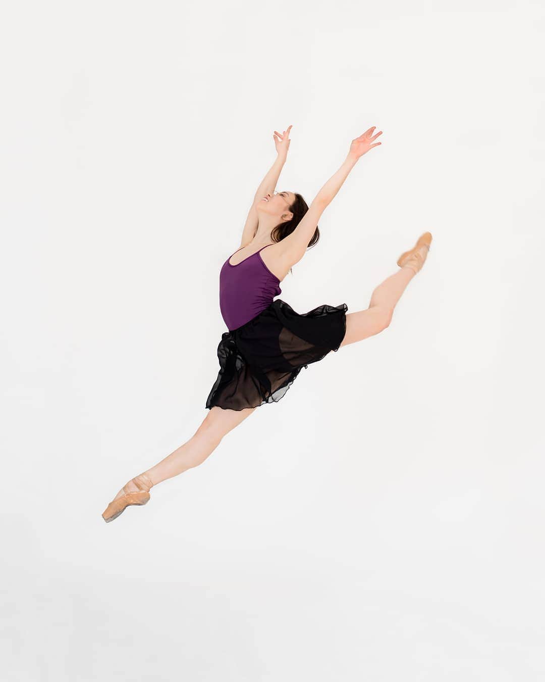 Lily Saito (齊藤莉理)のインスタグラム：「Oldie but a goodie.💜 #GoingIntoArchives |📸 @oh_story | Leotard and skirt from @eurotarddancewear」