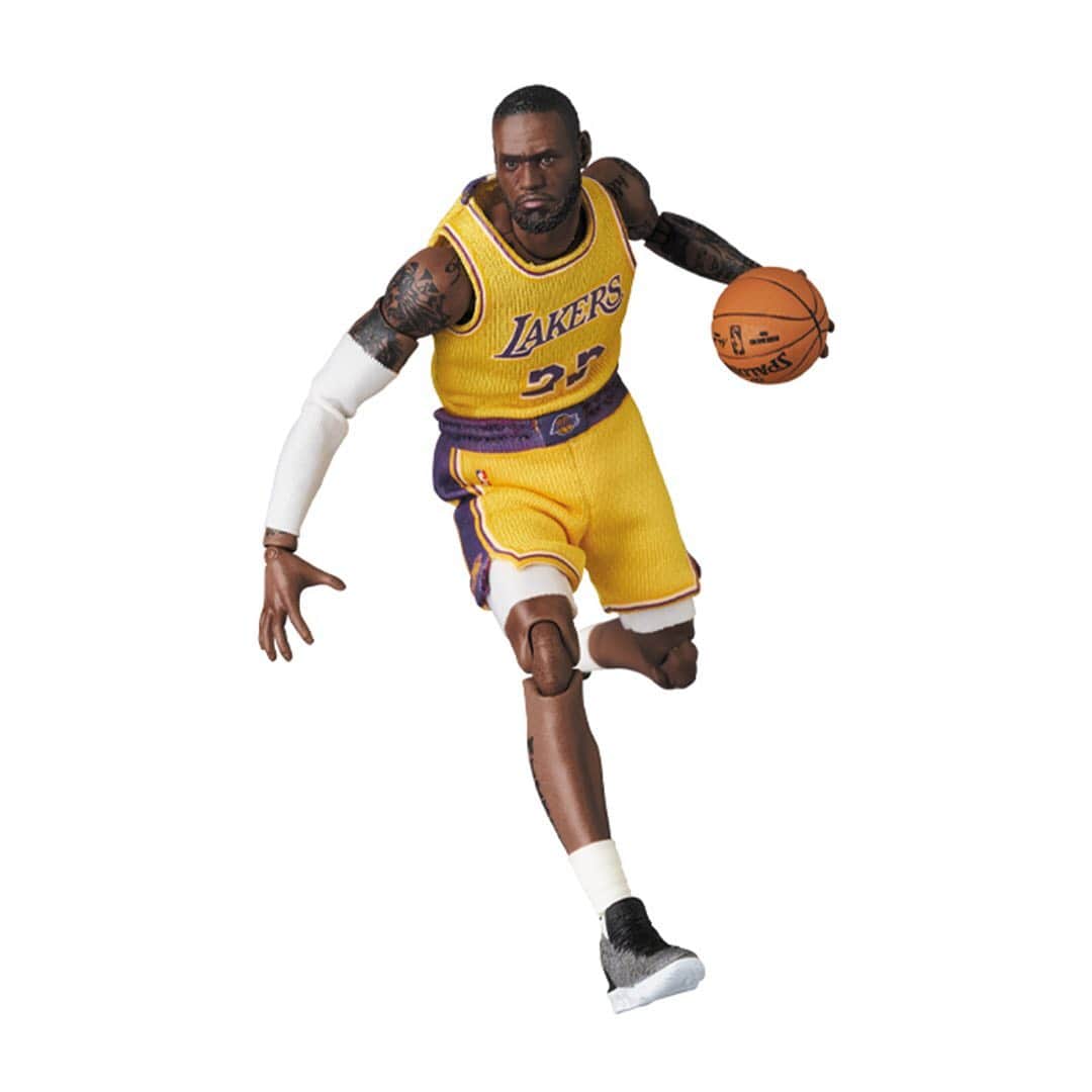 HYPEBEASTさんのインスタグラム写真 - (HYPEBEASTInstagram)「#hypeAF: @medicom_toy is paying homage to @kingjames with a detailed new MAFEX figure. Standing at approximately 17 cm tall, ‘The Chosen One’ figure sees James dressed in the classic gold and purple @lakers jersey, matched with a monochromatic pair of LeBron 17s on his feet. The set also includes two interchangeable facial expressions and a white sleeve on his right arm. It’s scheduled for a December 2020 release and will be available on the Medicom Toy website for approximately $85 USD.⁠⠀ Photo: Medicom Toy」3月25日 21時27分 - hypebeast
