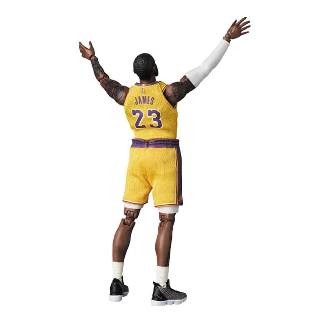 HYPEBEASTさんのインスタグラム写真 - (HYPEBEASTInstagram)「#hypeAF: @medicom_toy is paying homage to @kingjames with a detailed new MAFEX figure. Standing at approximately 17 cm tall, ‘The Chosen One’ figure sees James dressed in the classic gold and purple @lakers jersey, matched with a monochromatic pair of LeBron 17s on his feet. The set also includes two interchangeable facial expressions and a white sleeve on his right arm. It’s scheduled for a December 2020 release and will be available on the Medicom Toy website for approximately $85 USD.⁠⠀ Photo: Medicom Toy」3月25日 21時27分 - hypebeast