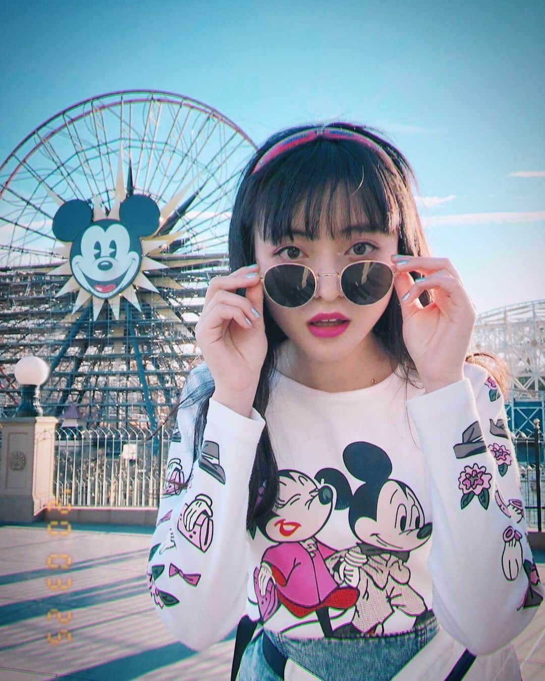 斉藤瑞季のインスタグラム：「遊びに行きたくてもなかなかいけないこんな時期。 過去の旅行写真を見て、楽しんでいる😭笑  #disney #californiadisney #losangeles #mickeymouse #vintage #ディズニーコーデ」