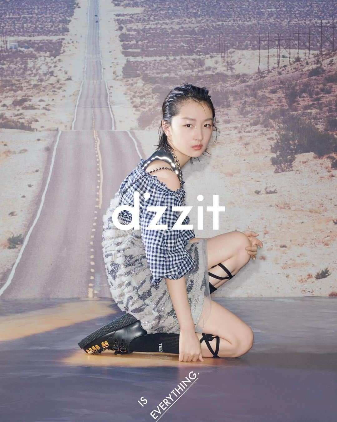 DAZZLE FASHIONさんのインスタグラム写真 - (DAZZLE FASHIONInstagram)「d’zzit 2020 Summer Road Trip @zhoudongyu #周冬雨 by Johnny Dufort. Photographer: Johnny Dufort Stylist: Lucia Liu #dzzitiseverything」3月25日 21時57分 - dzzit_official