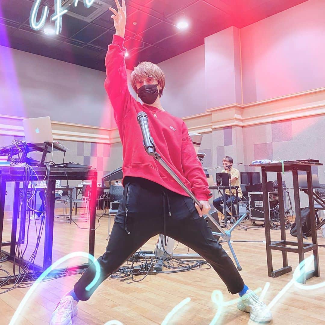 貴水博之のインスタグラム：「ミンナアアアッ❣️‼️手洗いッ‼️うがいッ‼️マスクッ‼️忘れずにィイイイッ‼️⚡️⚡️⚡️🎉🎉🎉Okey😉 #手洗い #うがい #マスク #出来る事を #再会を楽しみに #wash #hands #gargle #musk #see #you #soon」