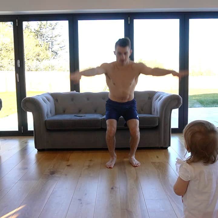 マックス・ウィットロックのインスタグラム：「‪#THEWHITLOCKWORKOUT 8 of 14 #LETSGO it’s a tricky one!!‬ ‪- 6 exercises (your favourites)‬ ‪- 30 secs each exercise‬ ‪- 2 cycles‬  1. Straight jumps 2. Tuck jumps 3. Dish 4. Plank on elbows 5. Press up climbs 6. Shoulder circles‬  @myproteinuk @adidaslondon」