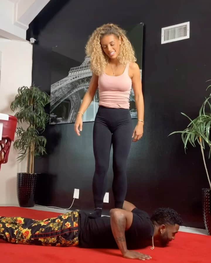 ジェイソン・デルーロのインスタグラム：「Thanks for 11MIL, you on TikTok yet? @jenafrumes」