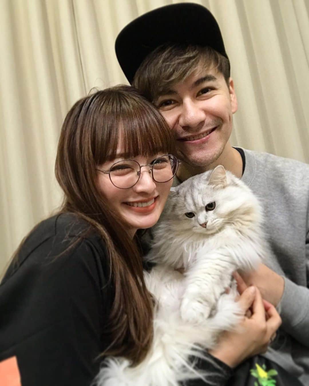 のインスタグラム：「本日3/25✨🎂✨﻿ ﻿ 我が家の天使様！﻿ びょーちゃんが２歳の誕生日を﻿ 迎えましたぁぁぁぁ🎉パンパカパーン﻿ ﻿ 産まれてきてくれたことに感謝☺️﻿ そして出会ってくれたことに感謝☺️﻿ 私達を癒してくれる大切な大切な存在☺️﻿ ﻿ これからも一緒にたぁーくさん﻿ 誕生日お祝いさせてねっ🥂﻿ ﻿ 本当におめでとう❤️❤️❤️﻿ ﻿ #生意気な顔も﻿ #こーんなに #上手になりました☺︎」