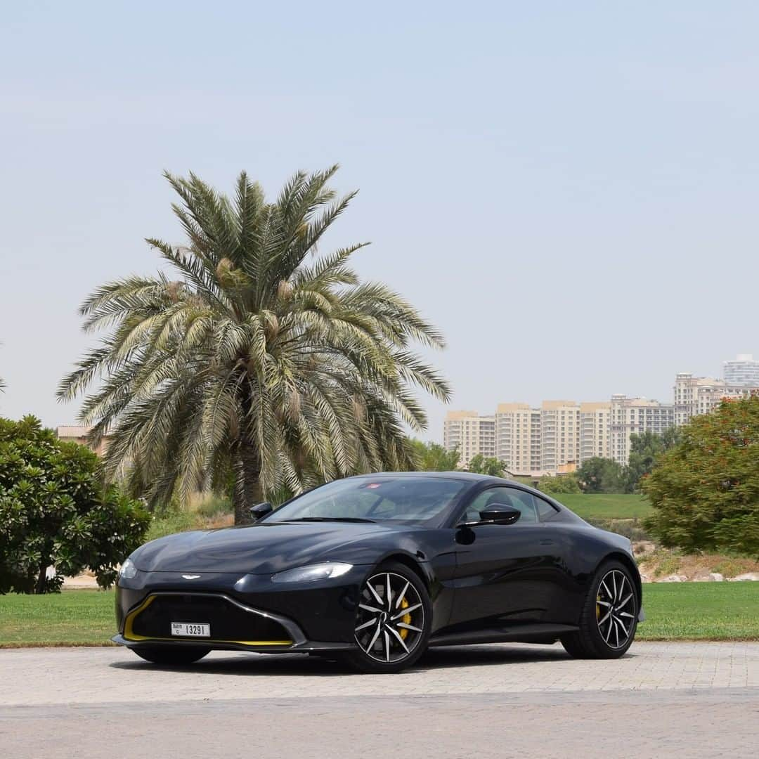 アストンマーチンさんのインスタグラム写真 - (アストンマーチンInstagram)「Vantage, finely tuned, predatory stance.  #Vantage #AstonMartin #BeautifulWontBeTamed #StayHome」3月25日 23時00分 - astonmartin