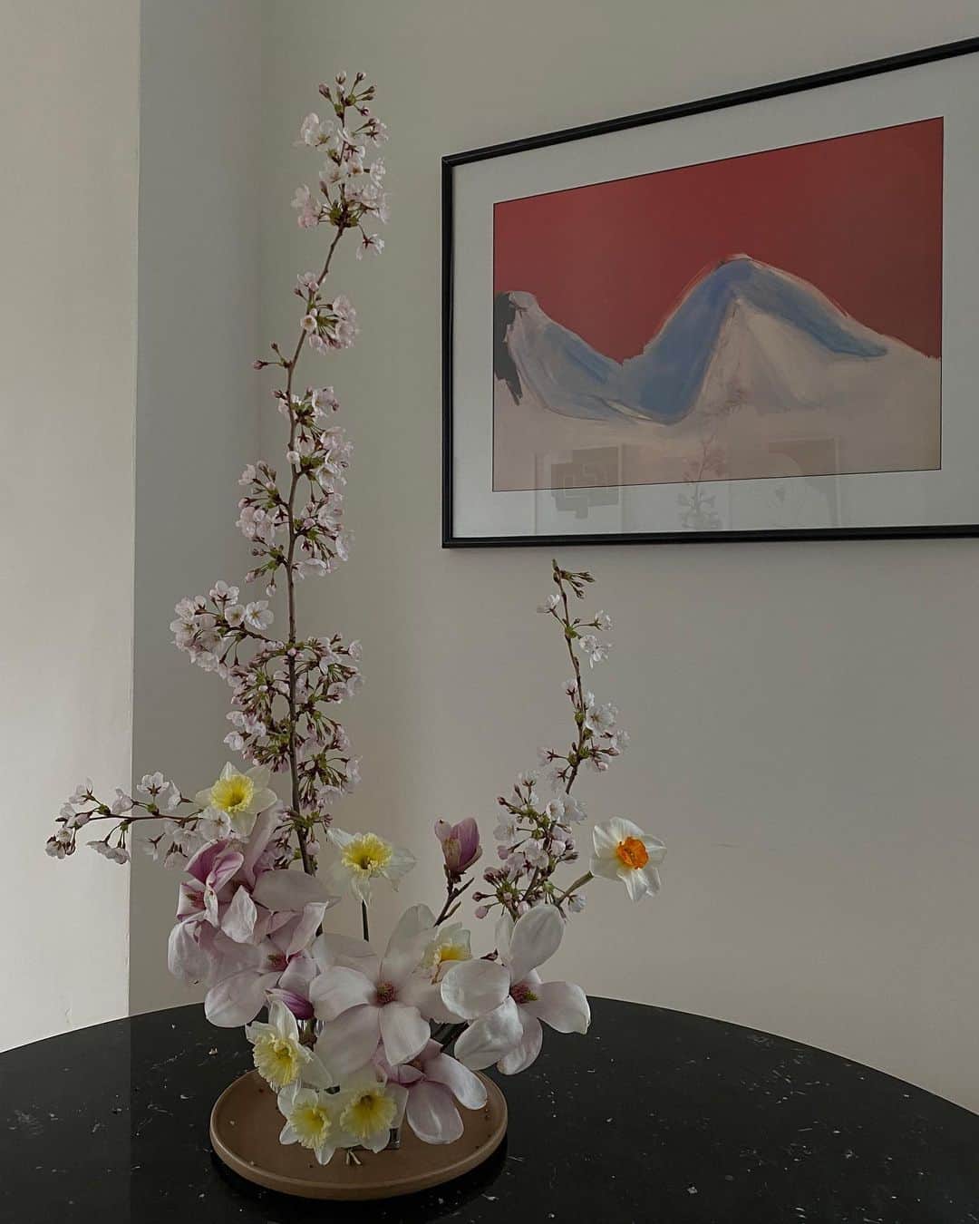 Nora O´Neilのインスタグラム：「My spring trimmings served on a dinner plate」