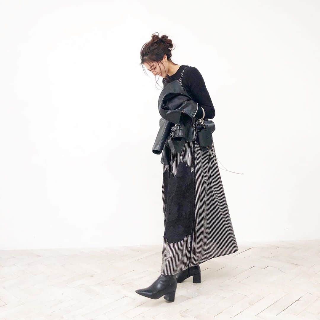 湯浅喬子のインスタグラム：「B🖤 #op @ronhermanstore  #leather @ysl  #bag @osoi_official 撮影日の私服👗」