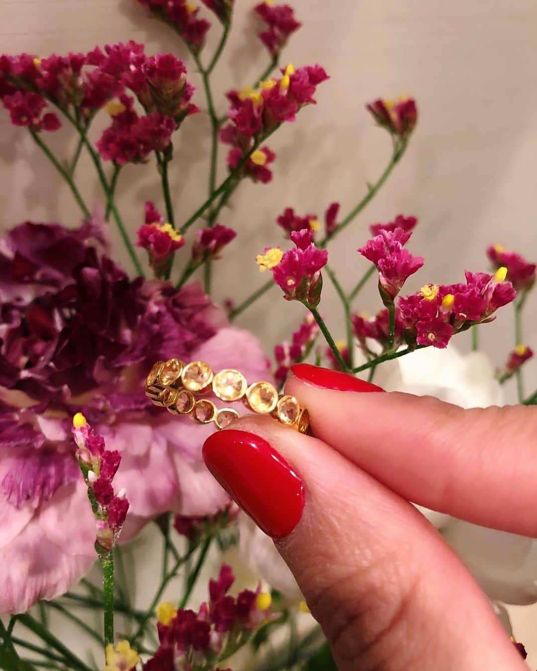 平アスカさんのインスタグラム写真 - (平アスカInstagram)「. new ring💍 @stellarhollywood 💐💕 パープルの美しいカラーのストーンが春を彩る エタニティリング🌸 #ring #stellarhollywood」3月25日 23時22分 - asucataira