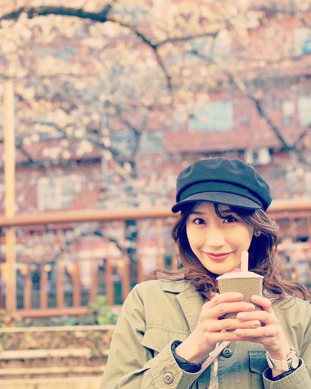小原春香のインスタグラム：「#ホットチョコレート #ブランデー入り #ぷくぷく #桜 #お花見女子 #花見 #中目黒 #池尻大橋 #歩く #人多め #明るく生きよう」