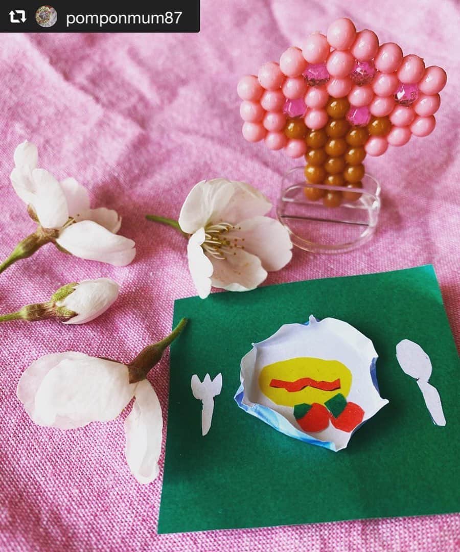 アクアビーズ公式さんのインスタグラム写真 - (アクアビーズ公式Instagram)「アクアビーズで作った桜と本物の桜をすてきにコラボさせてくれました！ まるビーズとキラキラビーズのピンクの濃淡が、立体感を生み出していますね🌸 ミニチュアオムライスのイエローも春らしい作品ですね！ repost @pomponmum87 . #アクアビーズ #aquabeads #ビーズ #beads #桜 #お花見 #お家遊び」3月25日 23時30分 - epoch1958_jp