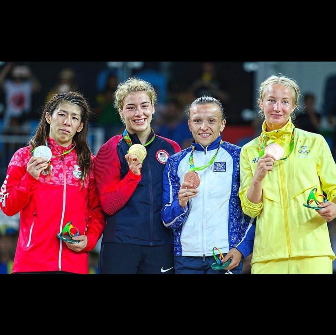 のインスタグラム：「I’m grateful to see that Olympism has remained intact throughout the years. From the Ancient Olympic Games, where Olympic truces were enacted so that athletes could travel from their cities to the games in safety—to now, where in the midst of uncertainty and a pandemic—IOC leaders and many others came together to make the right decision to postpone the 2020 Olympic Games. ⁣ ⁣ ⁣ ⁣ As athletes we know what it’s like to have to adjust to plan B, to rise above challenges and to be resilient in the pursuit. ⁣ ⁣ ⁣ ⁣ ⁣ Thankful we have another year to safely pursue our dreams. Looking forward to when the whole world gets to celebrate together the beauty of athleticism, competition, and the ideals of the Olympic movement. ⁣ ⁣ Until then, stay safe friends ❤️ #olympics #teamusa #athletes #covid_19 #safetyfirst #tokyo2020 #tokyo2021」