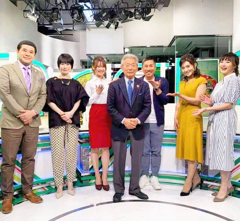 前園真聖さんのインスタグラム写真 - (前園真聖Instagram)「今週はイレギュラーで水曜日のバラいろダンディの出演。しかもみのさんとご一緒でした‼ いつもみのさんには秘密のケンミンショーでお世話になっていました。そしてケンミンショー長い間お疲れ様でした。 #みのもんた #秘密のケンミンショー #バラいろダンディ #前園真聖」3月25日 23時36分 - maezono_masakiyo