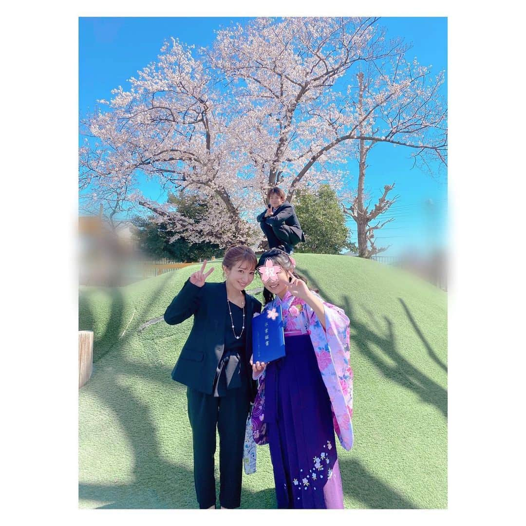 辻希美さんのインスタグラム写真 - (辻希美Instagram)「🌸👩👱🏻‍♀️👨🌸 #希空 #卒業式 #袴 #🌸🌸🌸 #晴れ姿 #可愛かった #いい写真 #卒業式が出来た事に感謝 #🙏💕 #おめでとう #今の気持ち #blog #のんピース　に書きました #🌸🌸🌸」3月25日 23時55分 - tsujinozomi_official