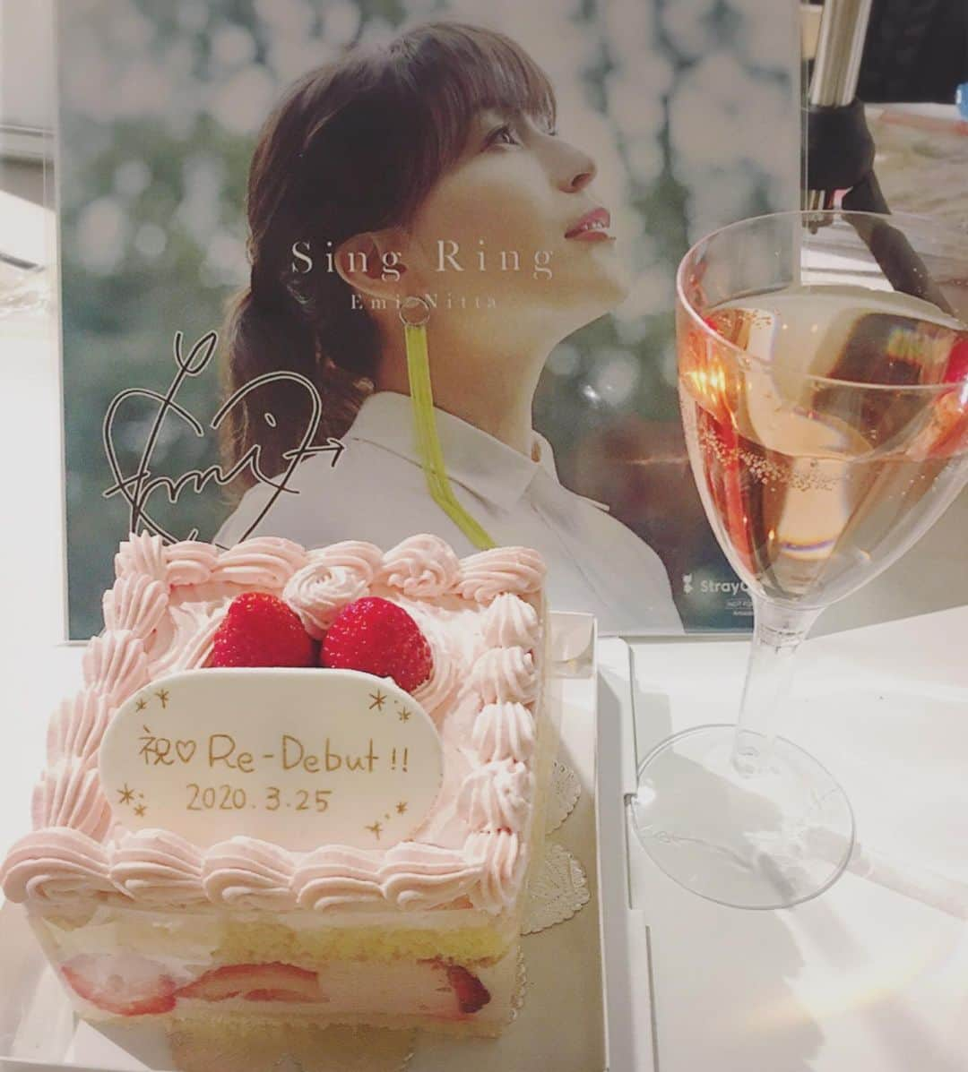 新田恵海さんのインスタグラム写真 - (新田恵海Instagram)「2020.3.25 新田恵海アーティストRe-Debut!! 「Sing Ring」の誕生日🎂✨ またここから、一緒に歩いてくれたらうれしいな...♪ 幸せな1日をありがとう💗  #singring #新田恵海re_debut」3月25日 23時57分 - tnstagram1210