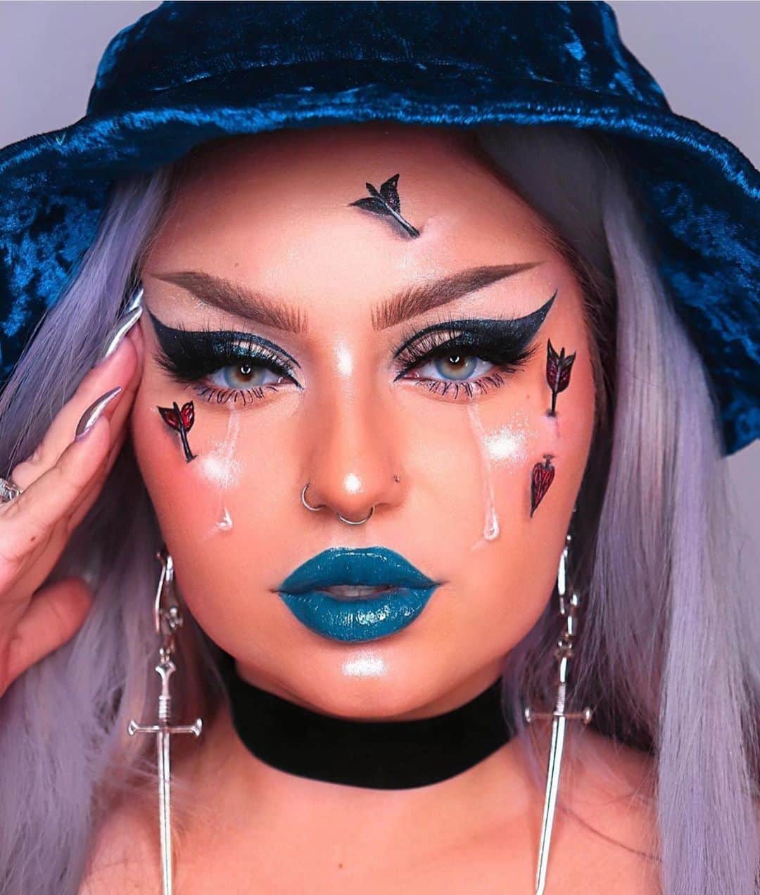 Jeffree Star Cosmeticsさんのインスタグラム写真 - (Jeffree Star CosmeticsInstagram)「Heartbreaker 💔 @sarinanexie created this look using our #Extremefrost in the shade Gag Me and #velourliquidlipstick shades Drug Lord & Redrum 💎 #jeffreestarcosmetics」3月26日 0時04分 - jeffreestarcosmetics