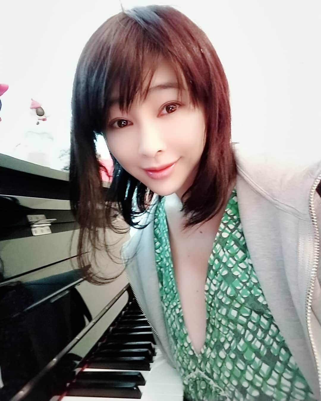 松坂南さんのインスタグラム写真 - (松坂南Instagram)「Myピアノ❤️ こちらは、マンションにあるほう✨  ママに買ってもらった宝物です、毎日大事に弾いてる ママありがとう(*^^*)💕 #love  #piano #mymother #thanks」3月26日 0時15分 - minami_matsuzaka