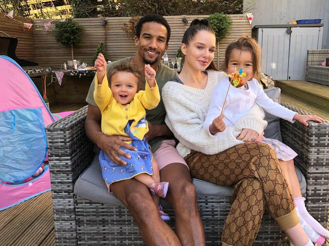 スコット・シンクレアのインスタグラム：「...31 years young, Family is everything! Keep safe people♥️」
