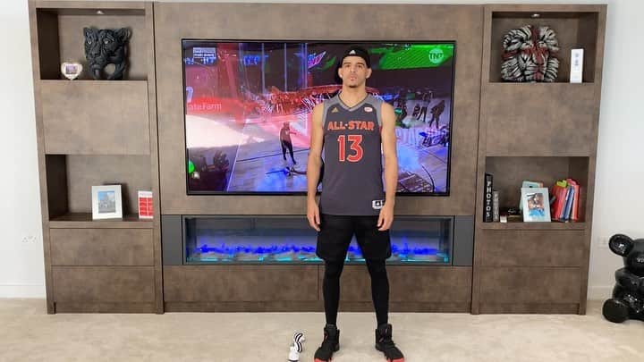 ドミニク・ソランケのインスタグラム：「Introducing the next All star😎🏀. Stay home! #HomeTeam @adidas」