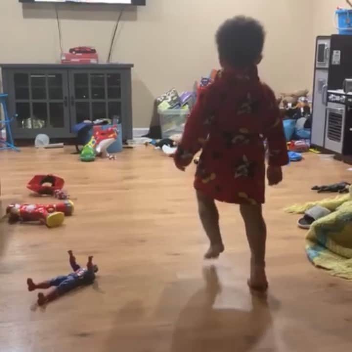 Rettaのインスタグラム：「Enjoy my nephew Justice struttin’ in his shorty robe.」
