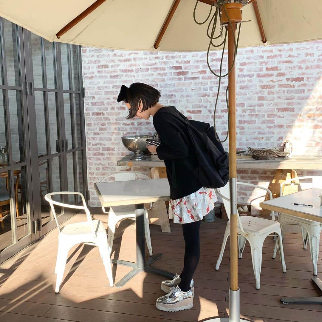 高井直子さんのインスタグラム写真 - (高井直子Instagram)「家から5分の楽園に 2時間ステイ☕️ ・ いつも売り切れの たまごカツサンドを 食べられてよりhappy🍳 ・ #onijascoffeevillage @onijus」3月26日 1時51分 - naokotakai