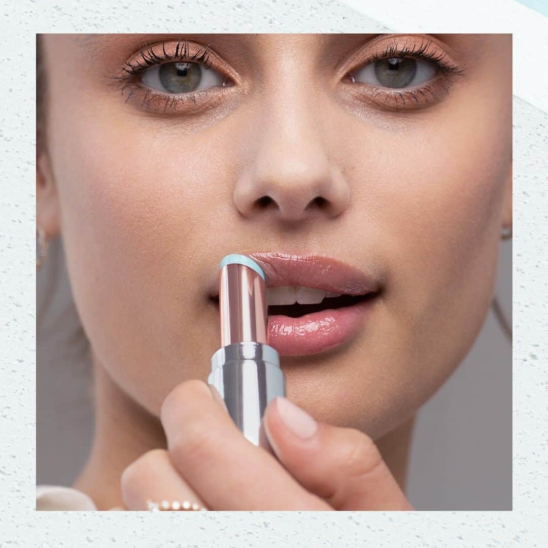 Lancôme Officialさんのインスタグラム写真 - (Lancôme OfficialInstagram)「Time for self-care. L’Absolu Mademoiselle Balm not only hydrates your lips but also has a plumping effect and a sheer cover. @Taylor_hill wears shade 001. #Lancome #mademoisellebalm​」3月26日 1時58分 - lancomeofficial